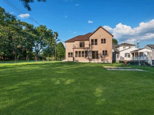 7612 Seven Mile Lane